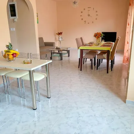 Village Feriehus Émbonas